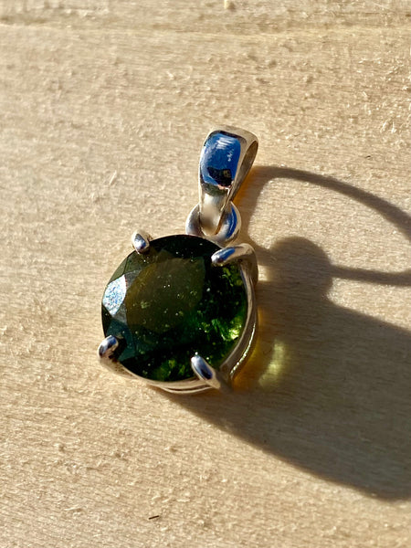 Outlet Moldavite pendant